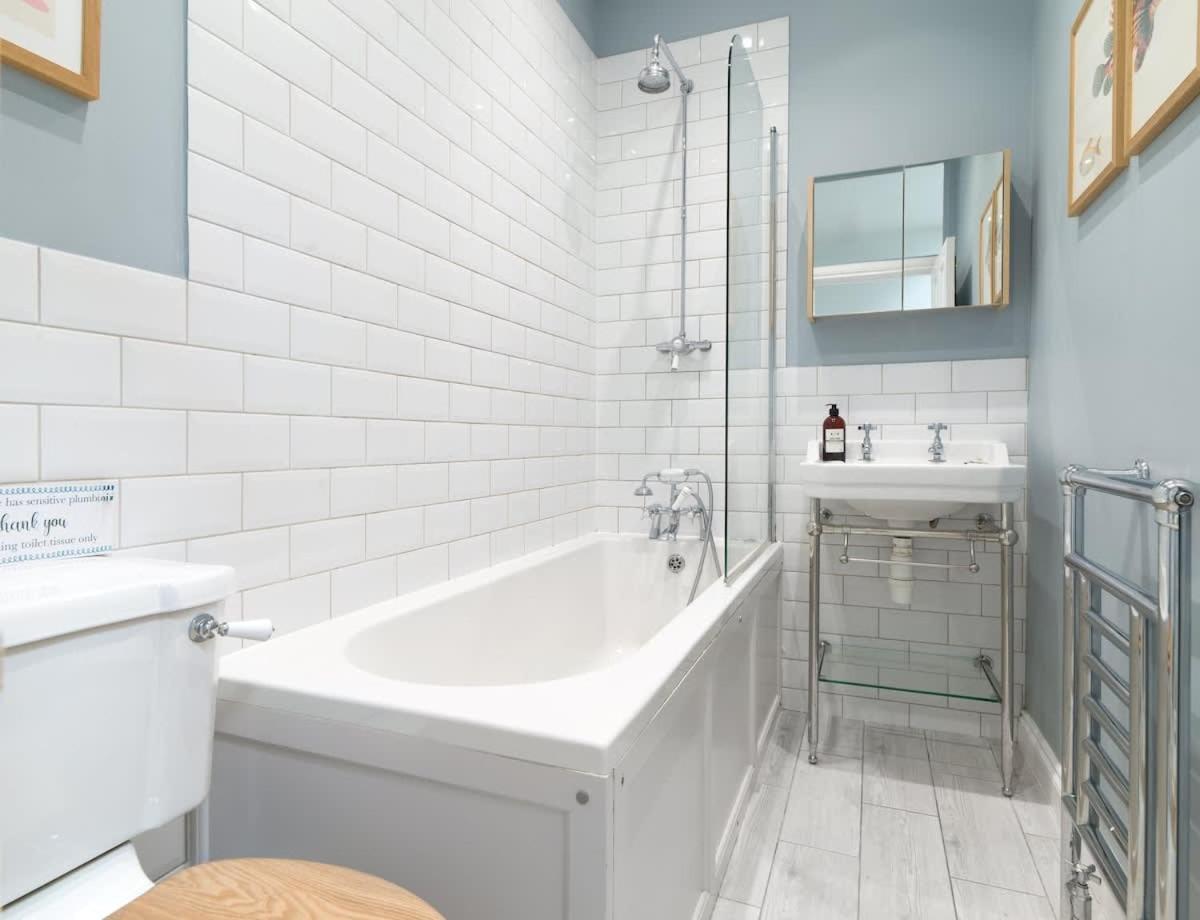 Newly Refurbished House Sleeps 5 Ferienhaus London