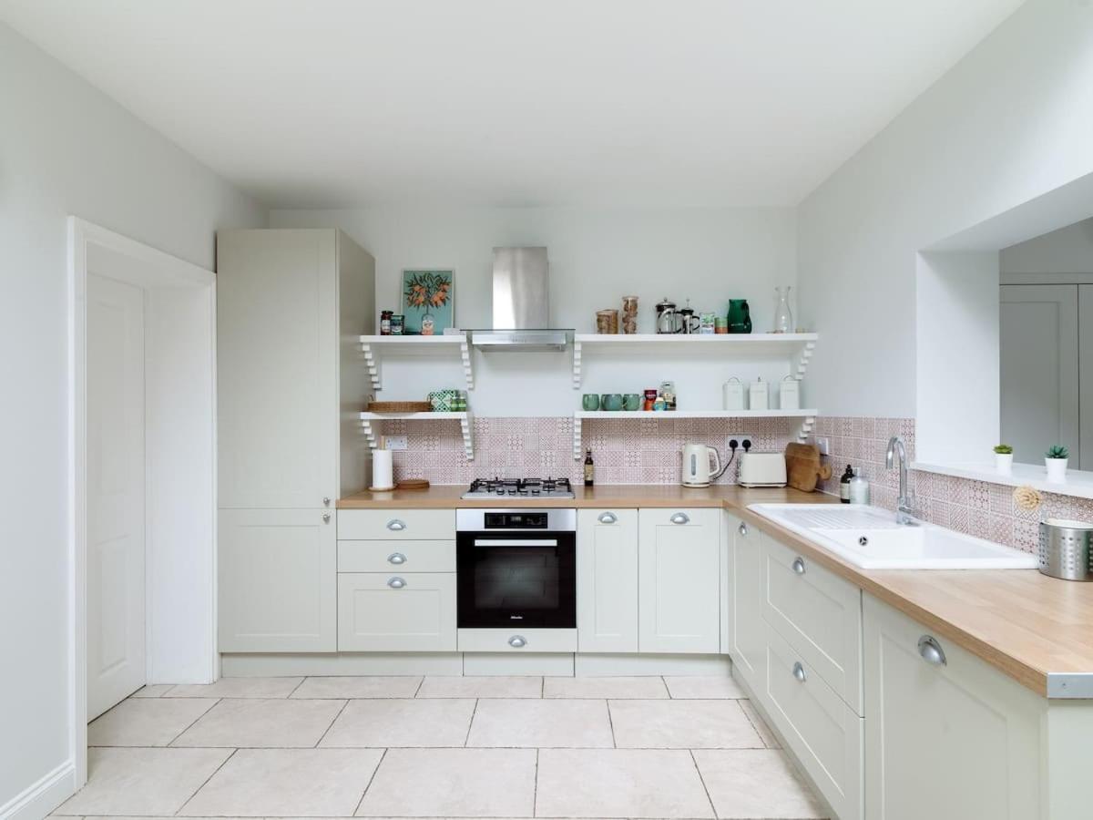 Newly Refurbished House Sleeps 5